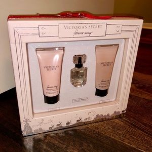 RETIRED VICTORIAS SECRET HOLIDAY FRAGRANCE SET✨